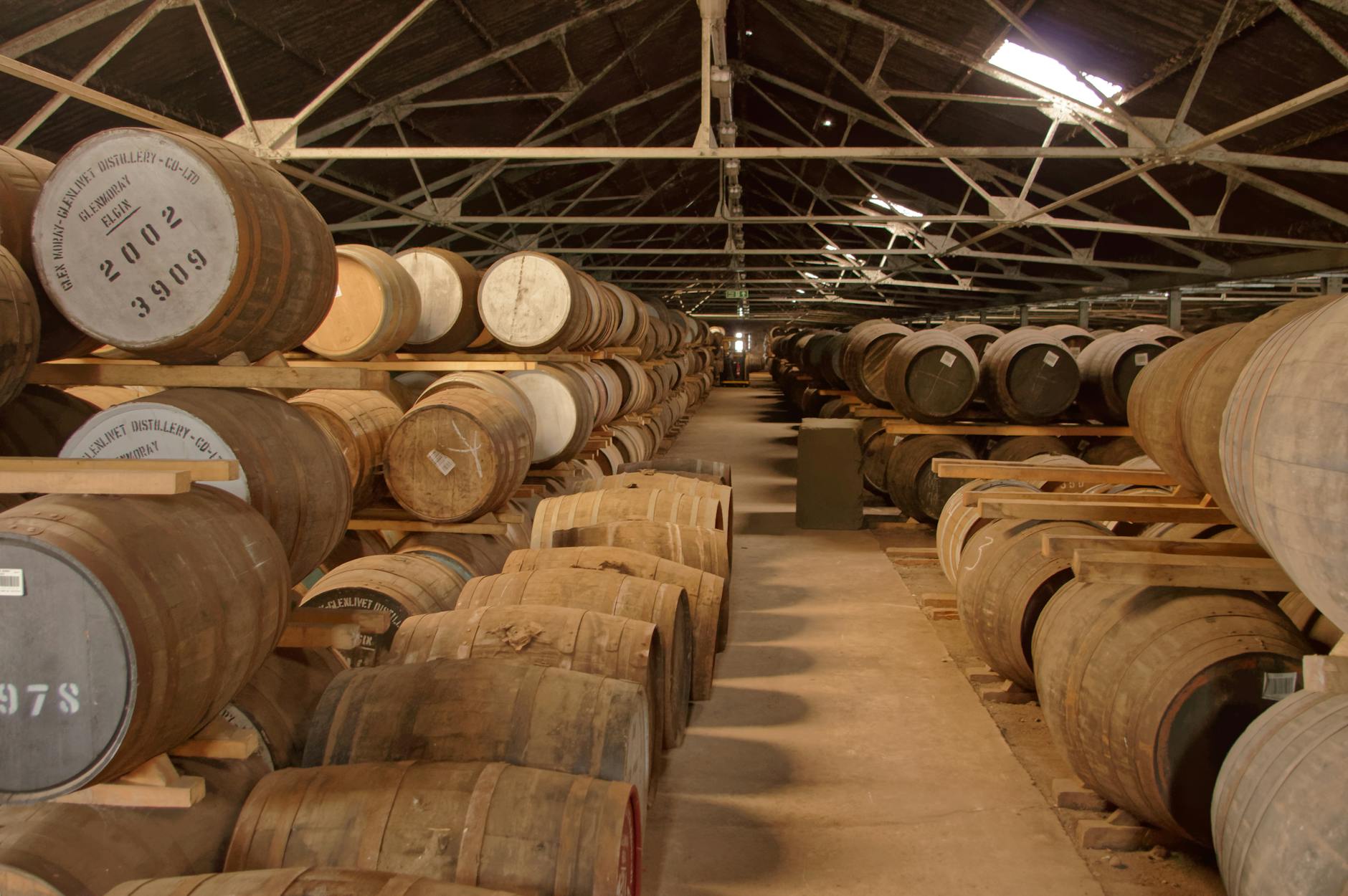 RTD Cocktails Surge as US Spirits Slump: 5 Investment Signals for Cask Holders